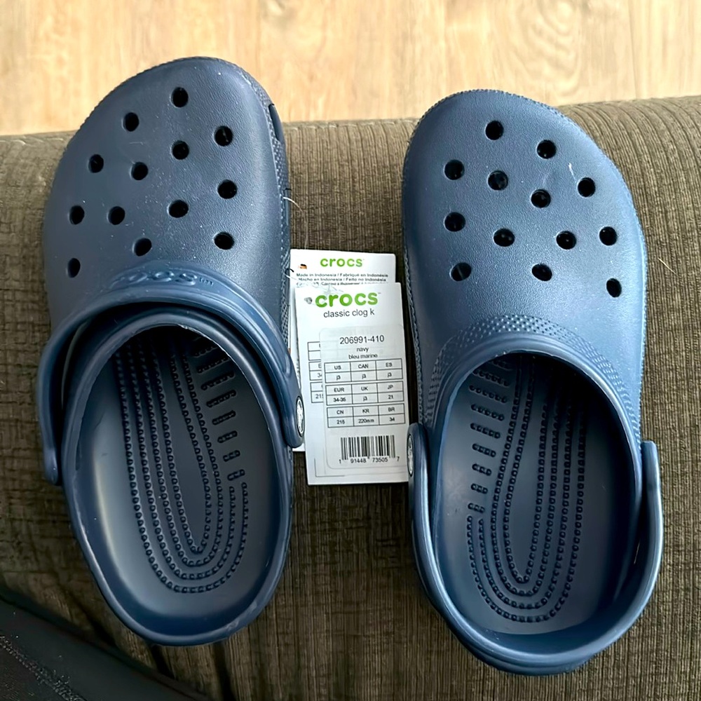 Kids crocs size 3